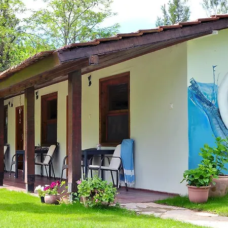 Hobbit Evi Гостевой дом Чирали